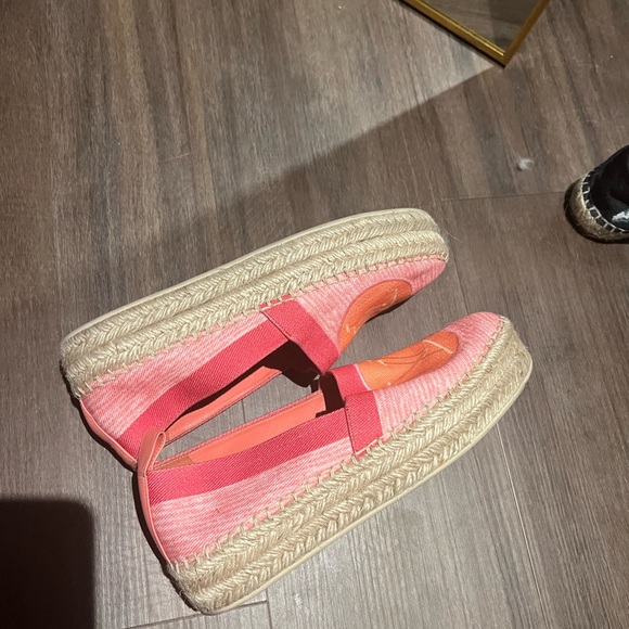 LV Shoes size 37 but undersized better 36 size good condition - Picture 3 of 7